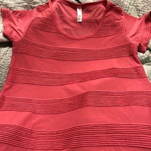 XS Lularoe Classic Tee